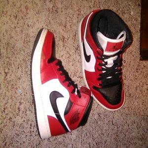 Chicago Black Toe Air Jordan 1 Mid